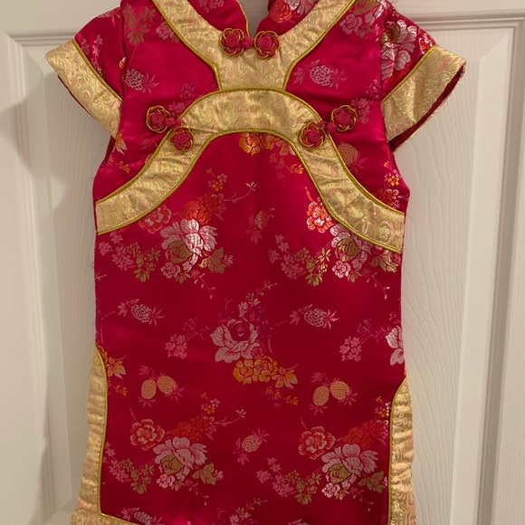Chinese dress (Cheongsam) - Picture 1 of 3